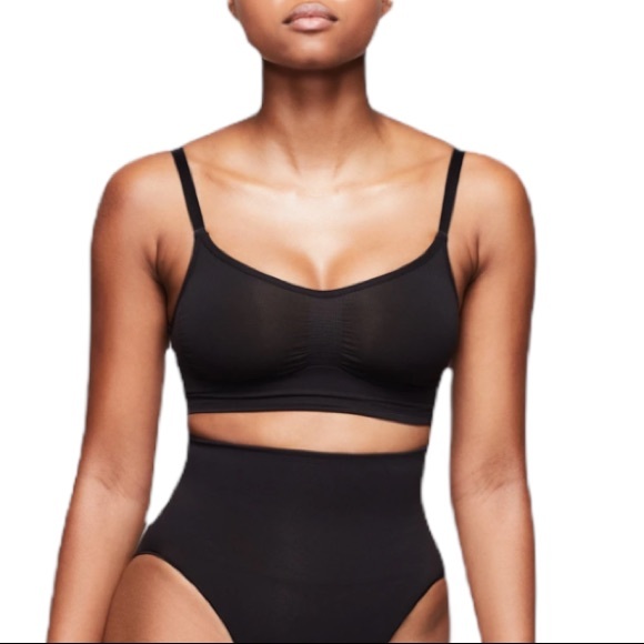 SKIMS Other - SKIMS Schulpting Shapewear Bralette Black S/M NIB